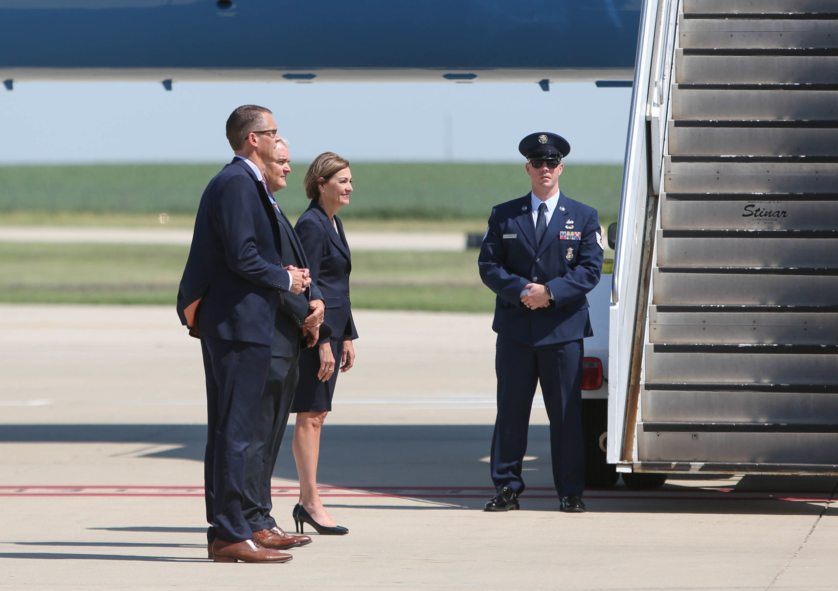 VP Pence arrives in Mason City (19).jpg